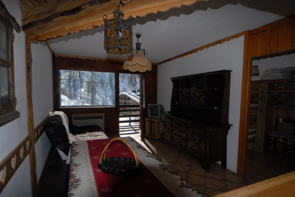 Cromotherapy Apartment Брей-Червінія Екстер'єр фото